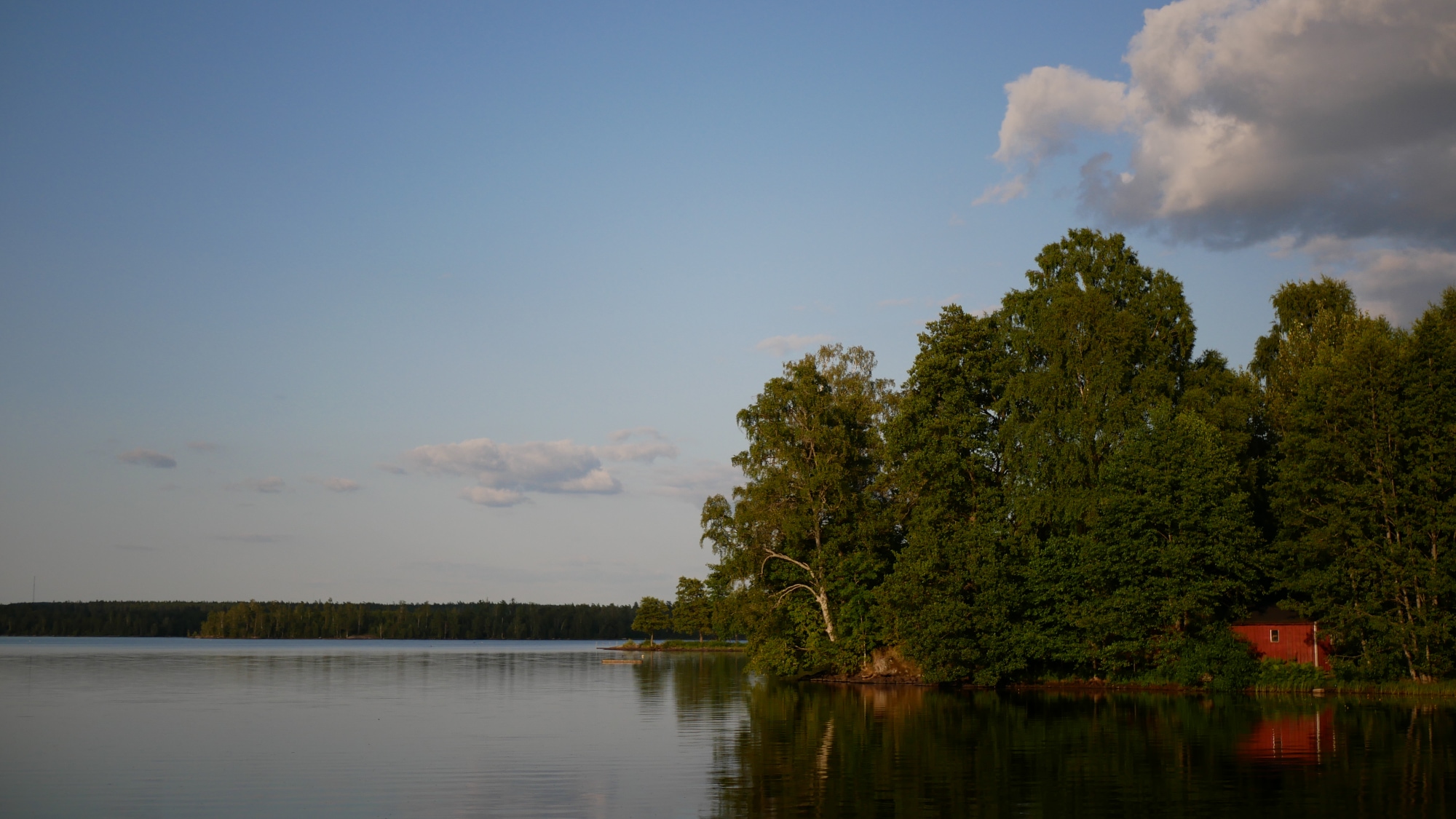 A photo taken at the lake Årydsjön in Åryd.