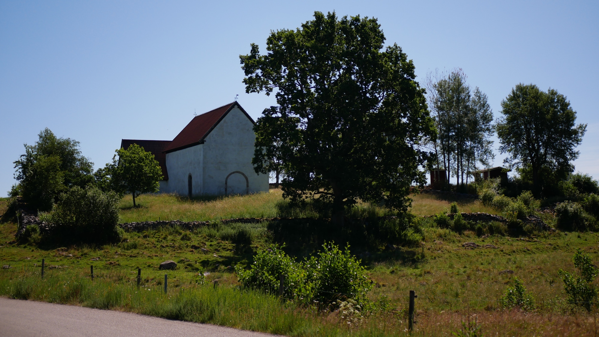 A photo taken at Hemmesjö gamla kyrka in Växjö kommun.