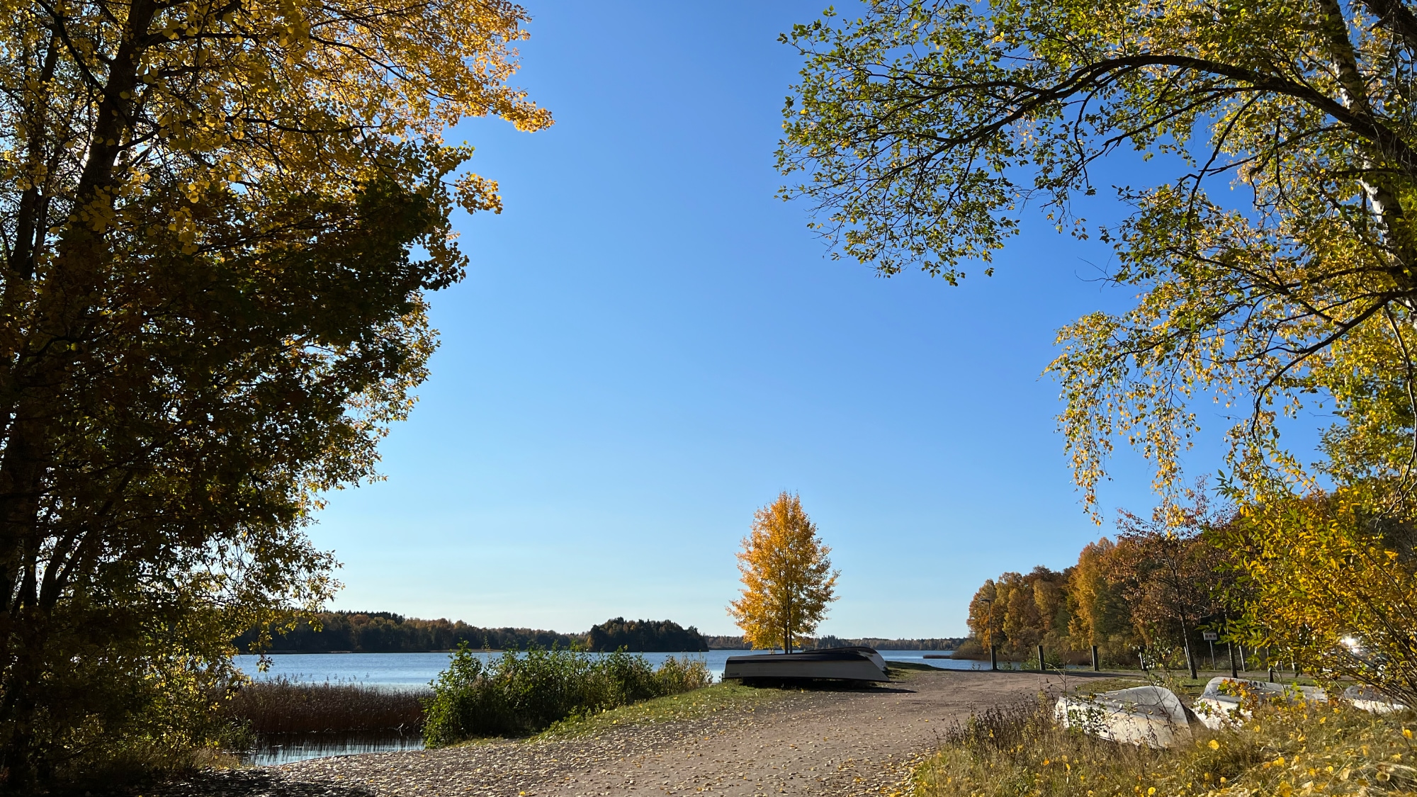 A photo taken at the lake Södra Bergundasjön in Växjö.